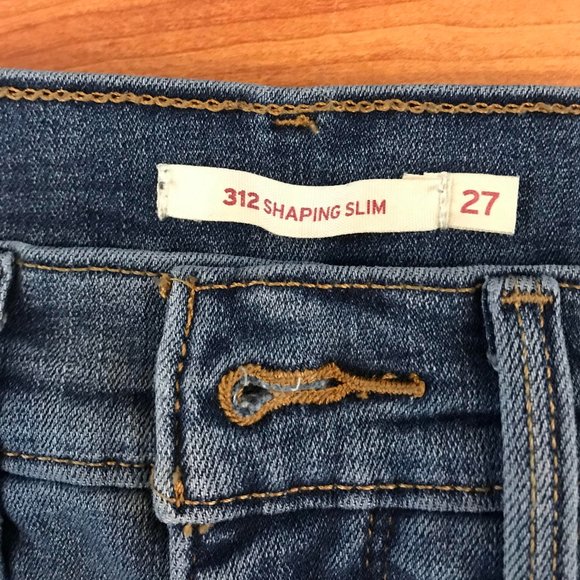 Levis Jeans - Picture 3 of 4